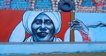 «مقلب قمامة» في أسوان يتحول إلى مساحة إبداعية تستقطب الأفارقة